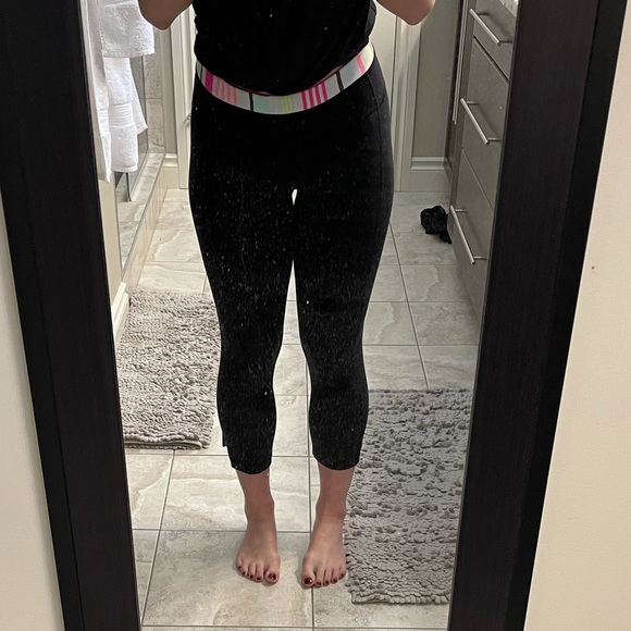 3/$60 Ivivva Capri pants - Picture 1 of 4